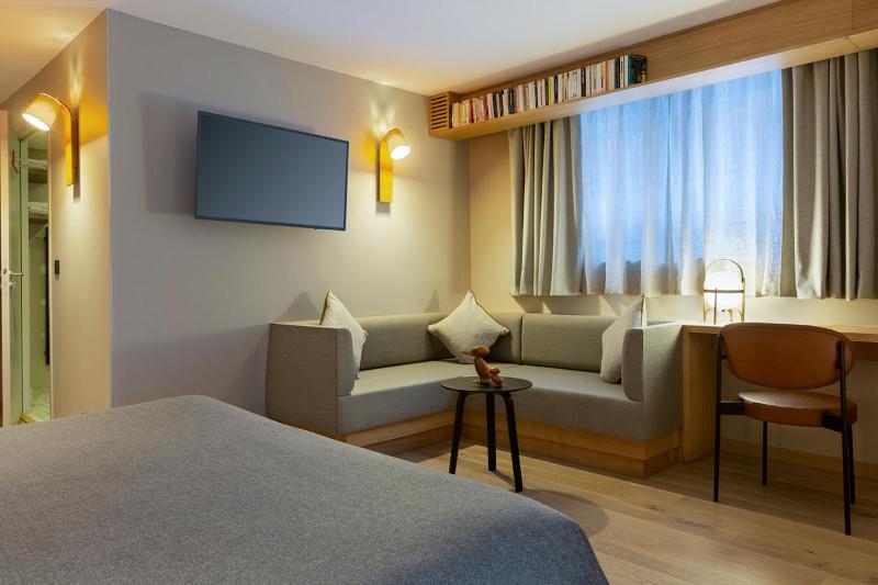 Family Room image 4