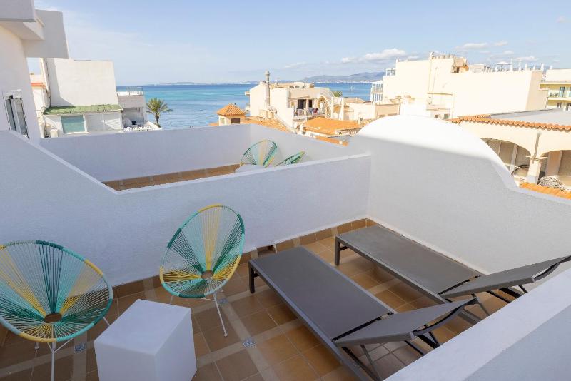 Double Room with Terrace image 2