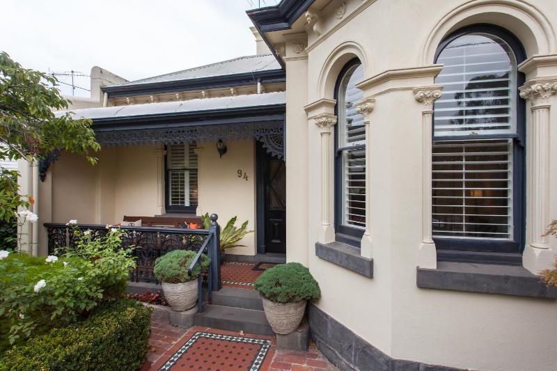 94 Highett - 5 bedroom 3 car parks - Luxury House - image 1