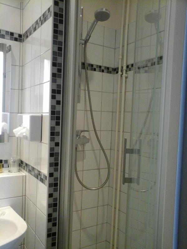 Classic Double Room image 3