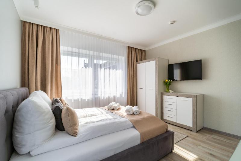 Double Room with Balcony image 4