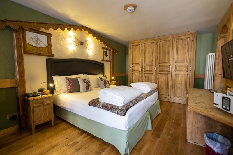 Junior Suite with Spa Access image 4