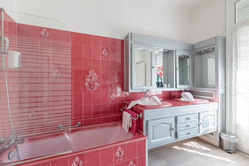 Superior Triple Room image 4