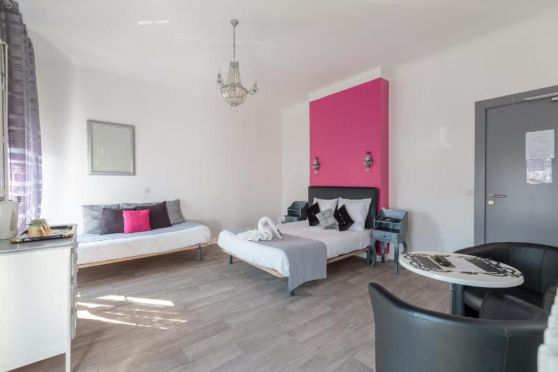 Superior Triple Room image 1