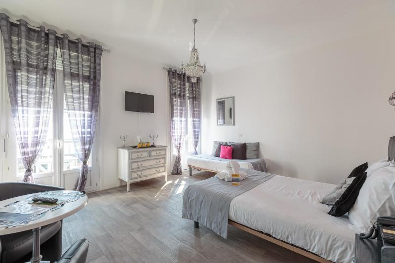Superior Triple Room image 2