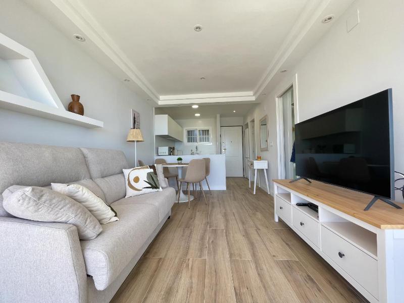Poniente Beach Modern Apartment - image 11