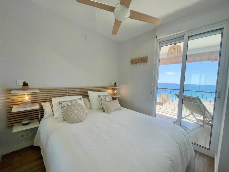 Poniente Beach Modern Apartment - image 5