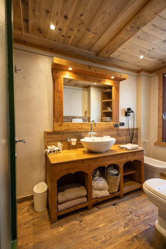 Deluxe Double Room with Spa Access image 3