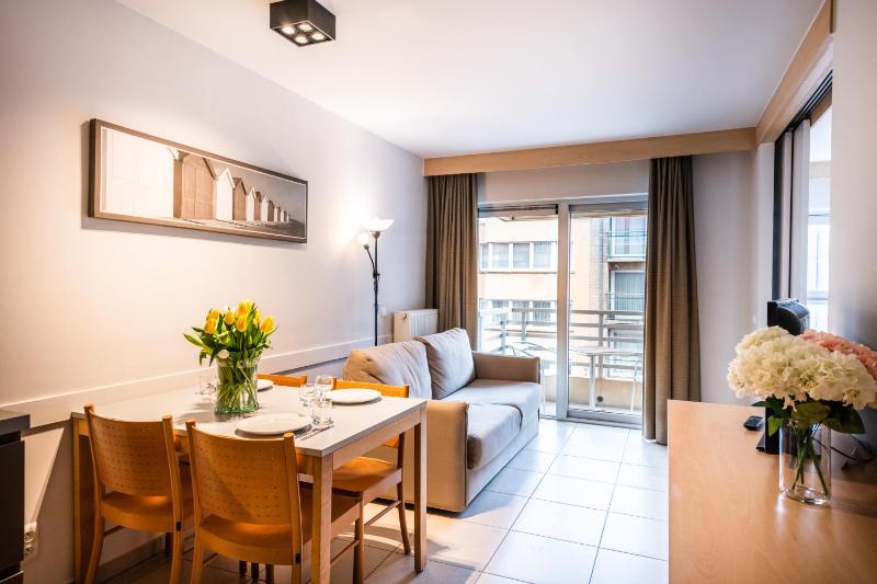 Junior Suite Street Side image 1