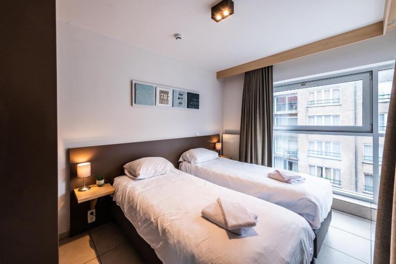 Junior Suite Street Side image 2