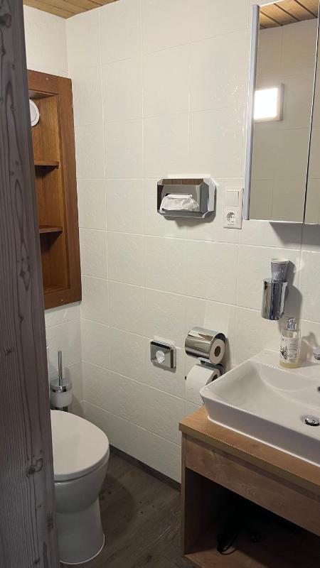 Small Twin Room image 2