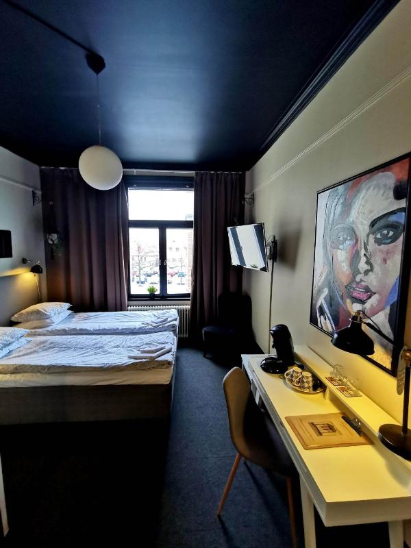 Double or Twin Room with Bathroom image 2