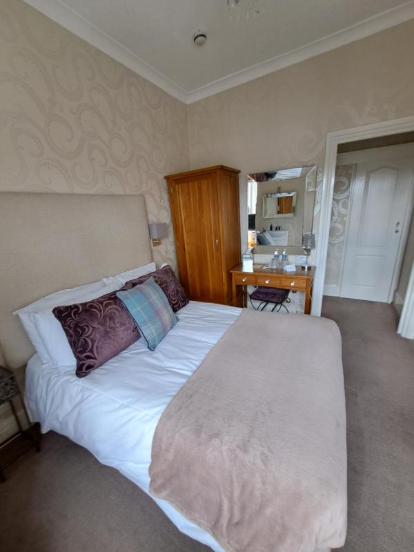 Deluxe Double Room image 2