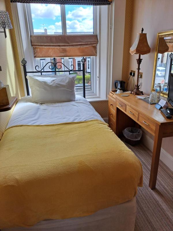 Deluxe Single Room image 3