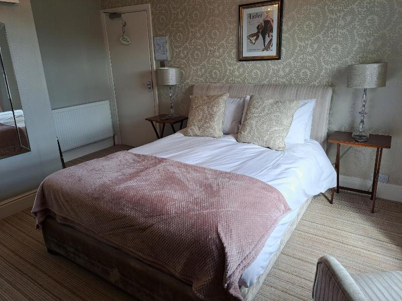 Superior King Room image 2