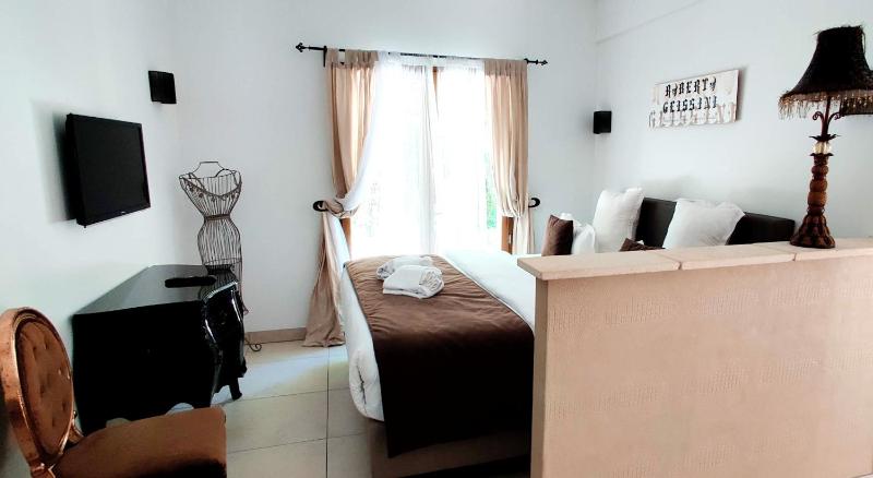 Maison Prestige Saint Tropez by Roberto Geissini - image 19