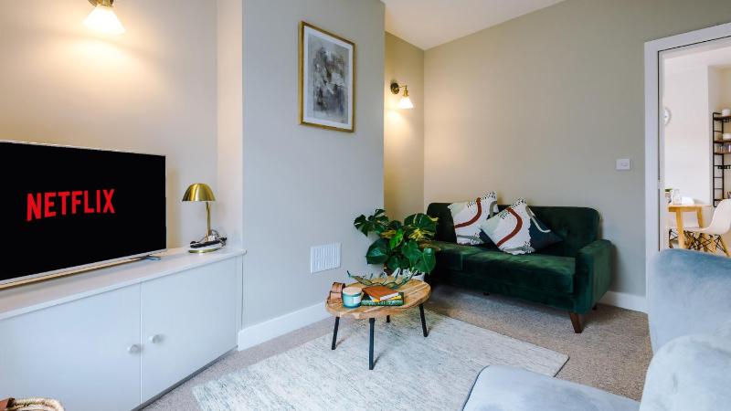 Designer apartments for City Breaks in Chester - image 9