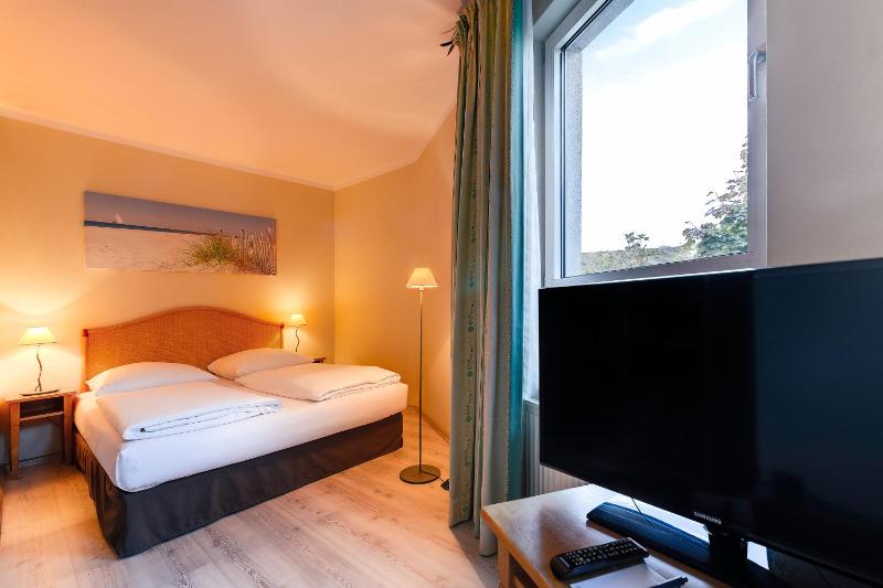 Double Room image 4