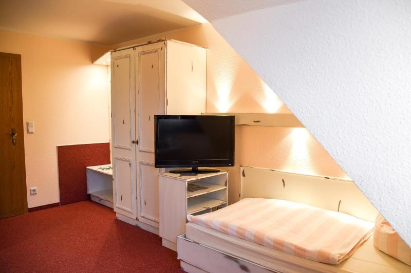 Twin Room image 2
