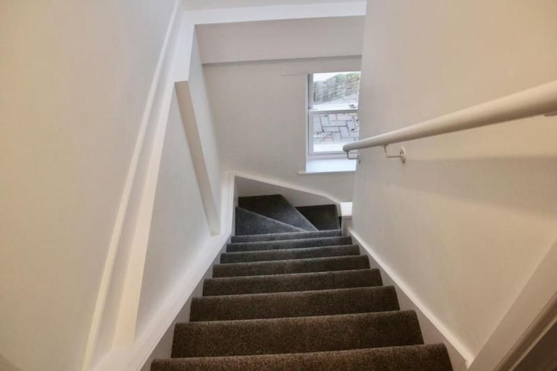 Vernon Place town centre Vernon Cottage 3-bed with parking 1A Vernon Court 2-bed with parking 1B studio no parking off the High Street next to Sandford Park - image 25