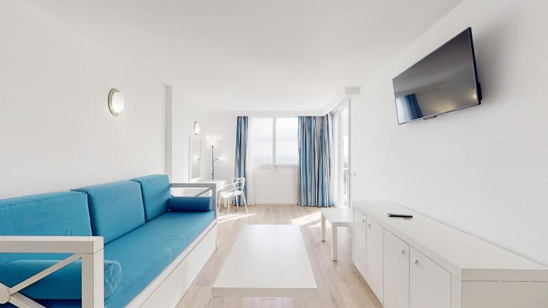 Apartment with Sea View image 1