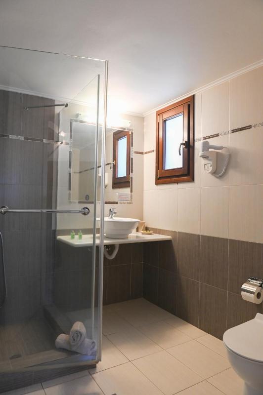 Suite with Sea and Pool View image 2