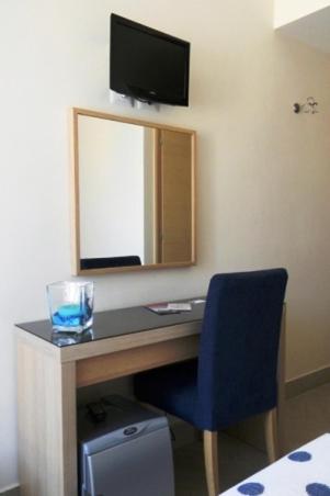 Double Room image 3