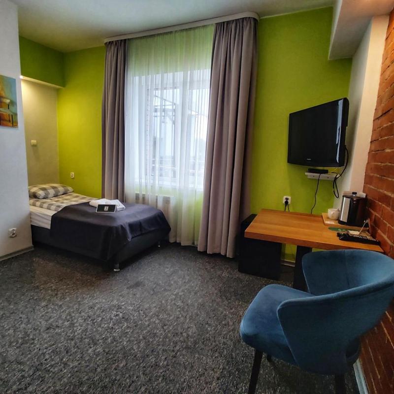 Large Single Room image 1