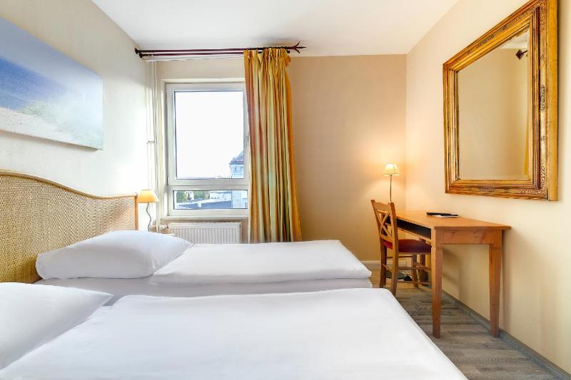Twin Room image 2