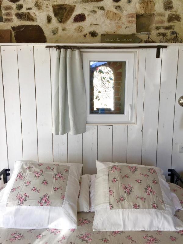 Double Room with Park View image 3
