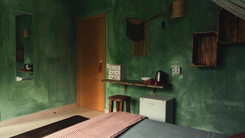 Large Double Room image 4