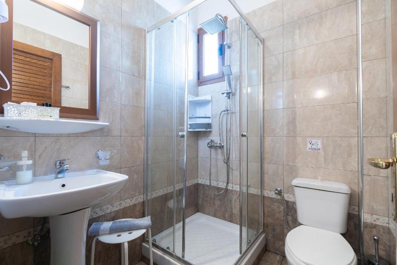 Superior Quadruple Room image 4