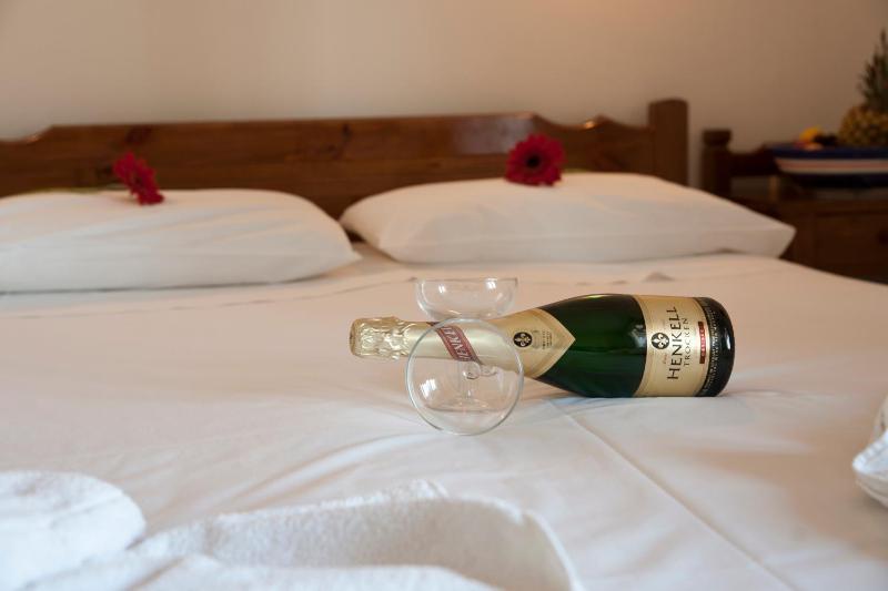 Double or Twin Room with Sea View image 4