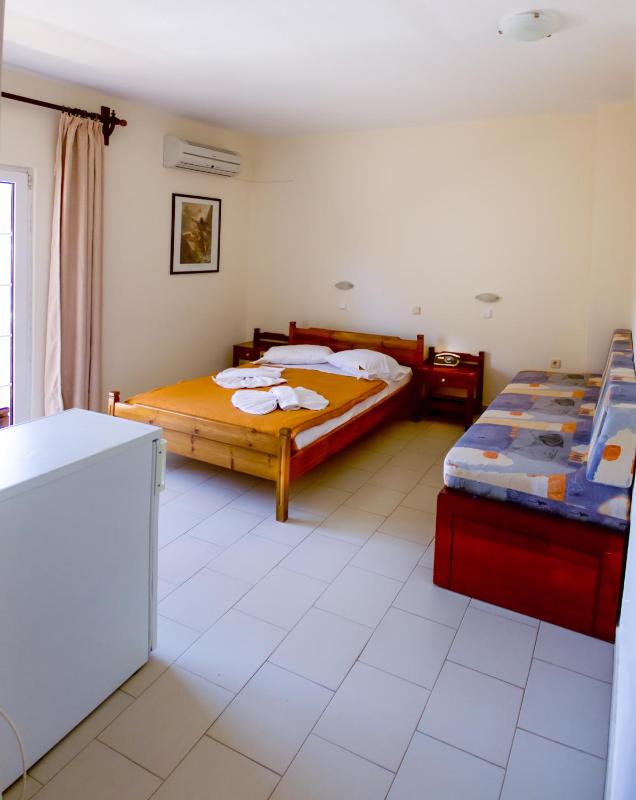 Double or Twin Room with Sea View image 2