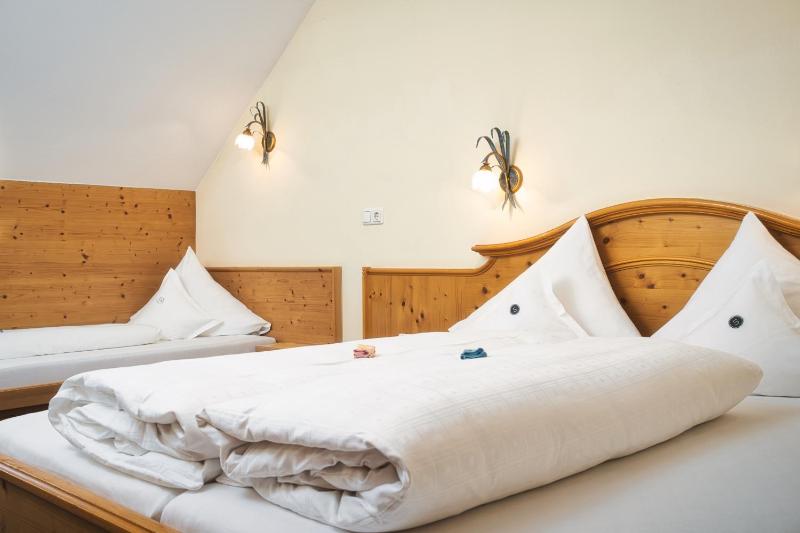 Comfort Triple Room image 4