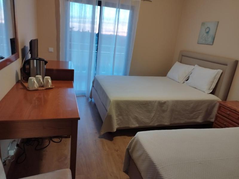 Double Room with Extra Bed image 4