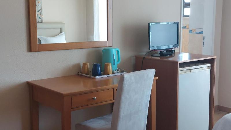 Double Room with Extra Bed image 2