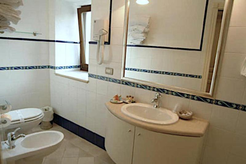 Triple Room image 3