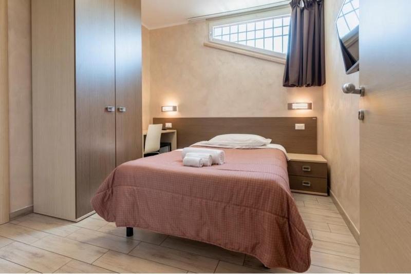 Single Room image 3