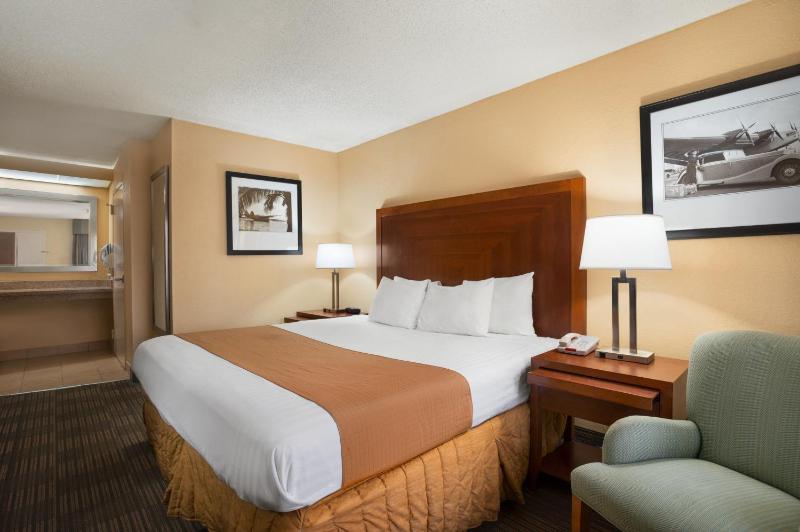 Days Inn by Wyndham Jacksonville Airport - image 2