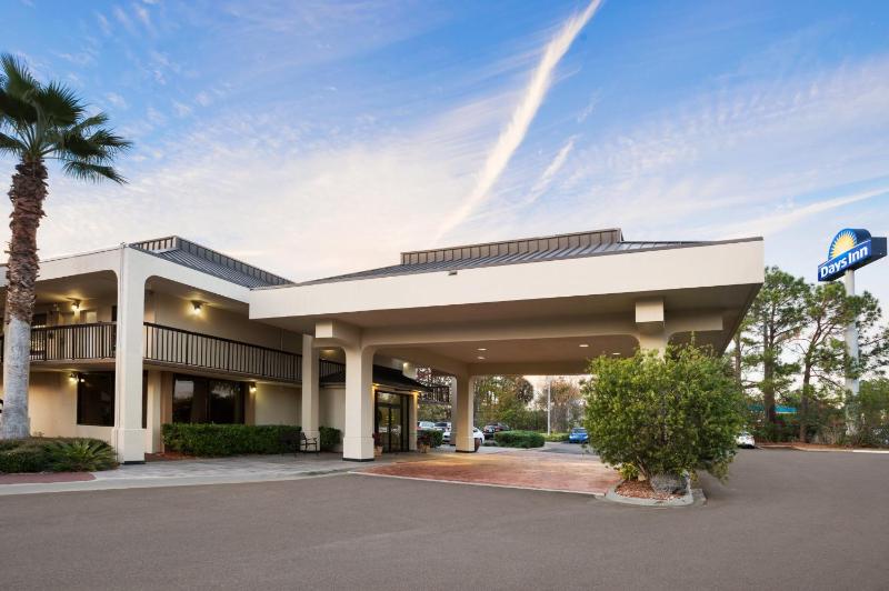 Days Inn by Wyndham Jacksonville Airport - image 3