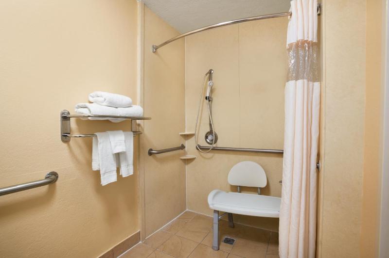 Days Inn by Wyndham Jacksonville Airport - image 9