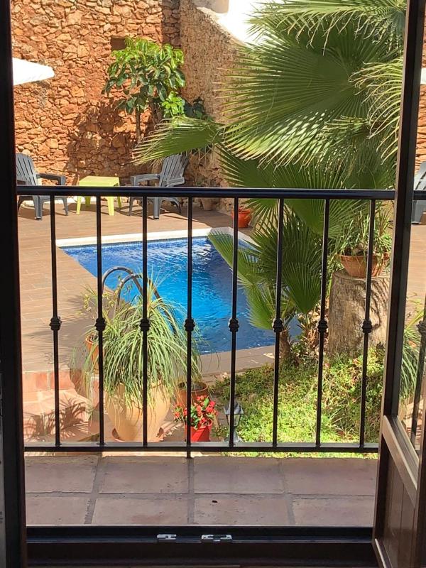 Double or Twin Room with Pool View image 3