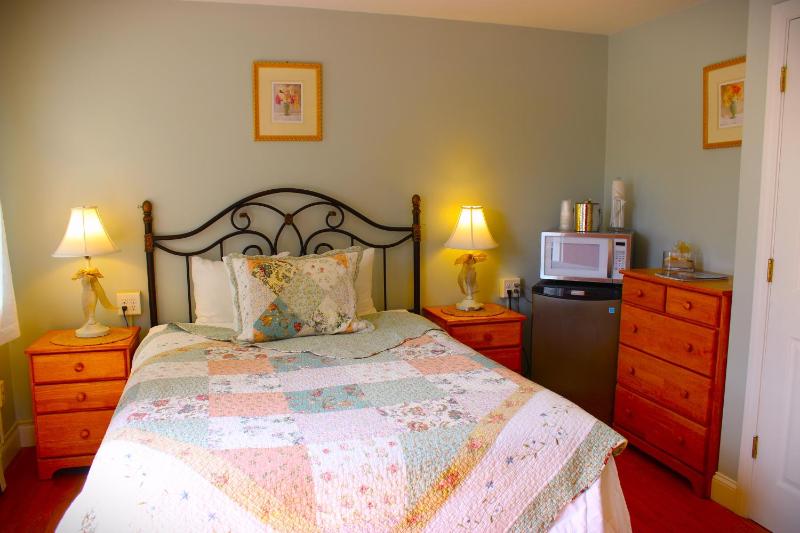 Queen Room with Spa Bath image 3