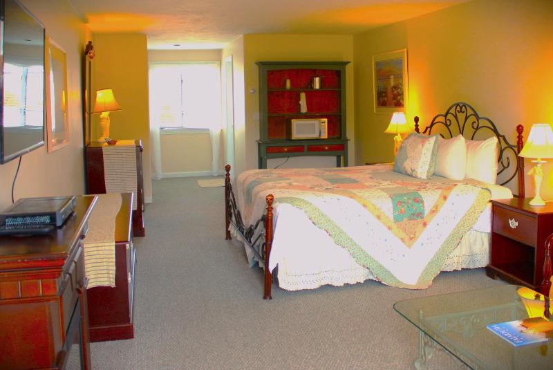 Deluxe King Room image 3