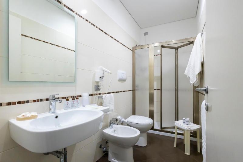 Alaba Hotel - image 8