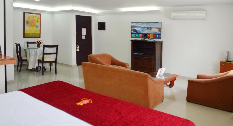 Hotel Plaza Versalles - image 30