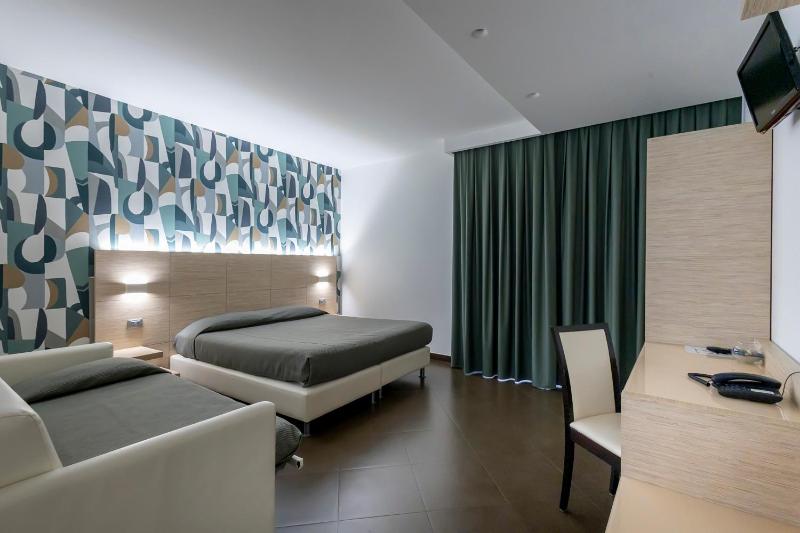 Superior Triple Room with Balcony image 4