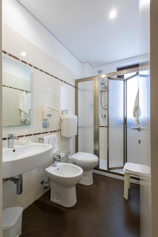 Superior Double or Twin Room with Balcony image 3