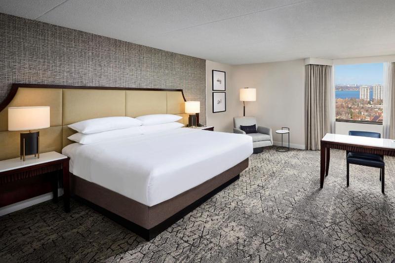 Superior Club Corner King Room